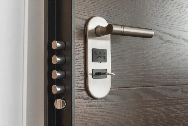 Serrure et clé d'une porte d'entrée